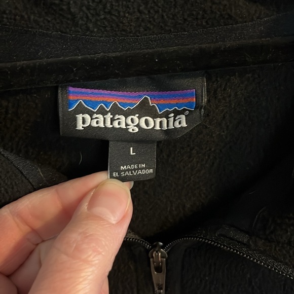 Patagonia Solid Black 1/4 Zip Pullover Fleece - Picture 2 of 7